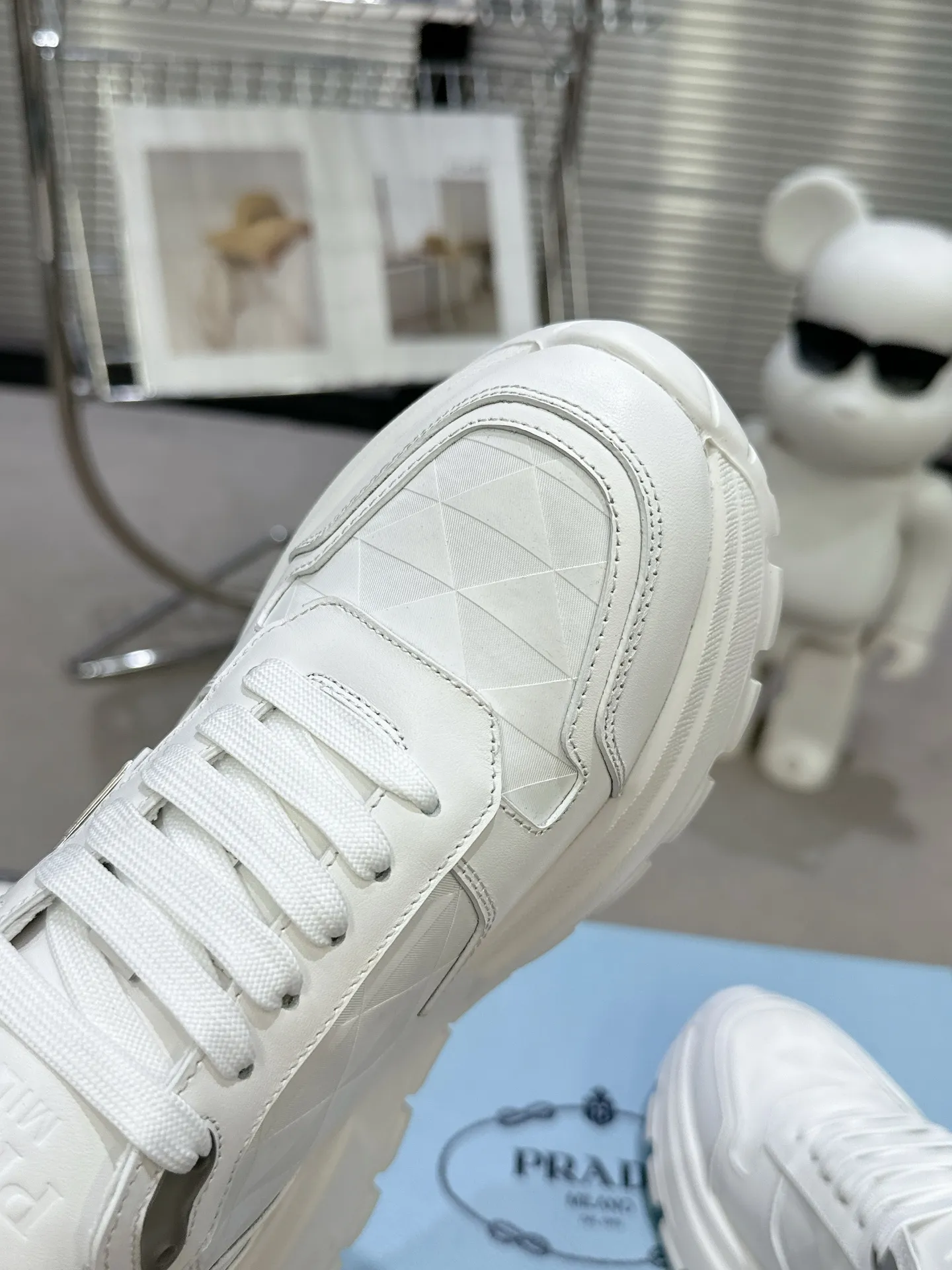 👟👟Ex-factory price 600👟👟 PRADA ²⁰²5𝐬𝐬Prada’s new product comes with strength! ❣️Many Internet celebrities have the same style, fashionable and versatile nice items, original shoes are developed and purchased from Italian counters, and are reproduced 1:1 according to the original taste. This year’s theme is not to be defined, embodying texture through simplicity💛From thick-soled sneakers to zigzag short boots to 2024 flat shoes, everything reveals a sure-fire momentum...combining gentleness and handsomeness, the finishing touch for women❤️ The top-grade open-edge beaded cowhide with imported cowhide triangle logo is consistent with the original version, the wear-resistant and ultra-light two-color outsole, and the sheepskin lining are breathable and comfortable. ⚛Size: Women's 35-40 ⚛Size: Men's 39-45 Original packaging accessories. ⚛